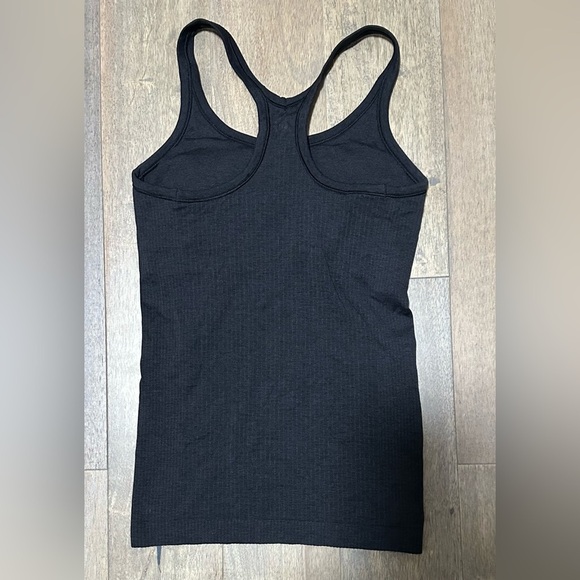 ⭐️Like New⭐️ Lululemon: Women’s Tank Top- Size 4 - Picture 3 of 9
